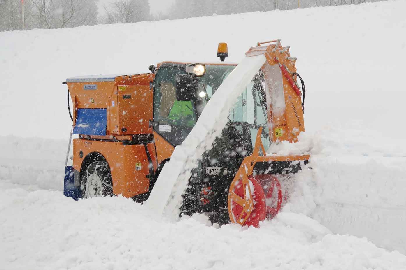 cx-tractor---snow-blower